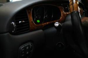 Image 7/50 of Jaguar XJ 8 4.2 (2007)