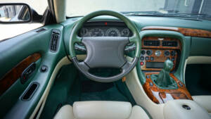 Bild 22/40 von Aston Martin DB 7 Vantage (2000)