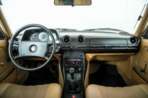 Image 7/50 of Mercedes-Benz 300 D (1980)