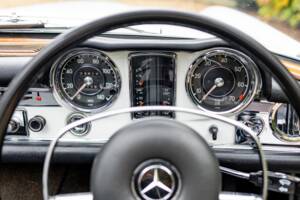 Image 43/50 of Mercedes-Benz 280 SL (1968)