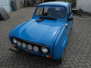 Image 2/98 de Renault R 4 TL (1984)