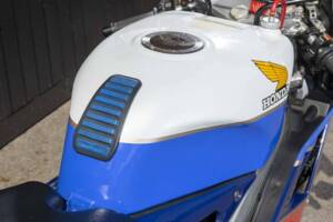 Bild 26/50 von Honda VFR 750R RC 30 (1989)