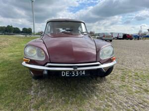 Image 2/16 of Citroën ID 19 (1968)