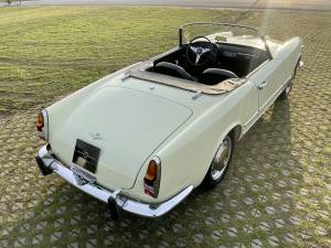 Image 14/33 of Alfa Romeo 2000 Spider (1960)