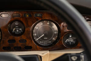Afbeelding 21/32 van Aston Martin V8 Vantage Volante (1988)
