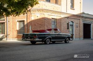 Afbeelding 4/19 van Mercedes-Benz 220 SE b (1962)