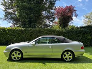 Image 14/23 of Mercedes-Benz CLK 200 Kompressor (2002)