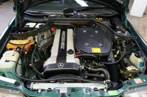 Immagine 38/46 di Mercedes-Benz 300 CE-24 (1992)