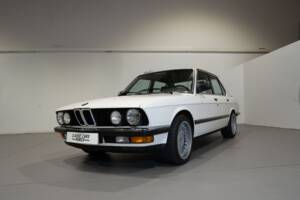 Image 1/52 de BMW 528i (1984)