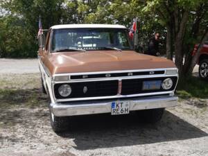 Image 3/8 of Ford F-250 XLT 4X4 (1974)