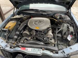 Image 22/30 of Mercedes-Benz 380 SEC (1985)