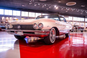 Image 14/18 of Buick Le Sabre Coupe (1960)