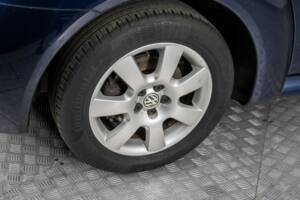 Image 22/50 de Volkswagen New Beetle 1.6 (2004)
