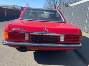 Image 32/35 de Mercedes-Benz 280 SL (1982)