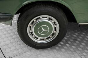 Afbeelding 23/50 van Mercedes-Benz 300 D (1978)
