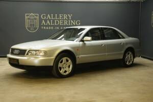 Immagine 7/50 di Audi A8 4.2 quattro (1995)