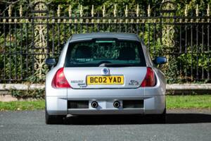 Image 7/40 of Renault Clio II V6 (2002)