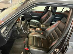 Image 8/14 of Mercedes-Benz 500 E (1993)