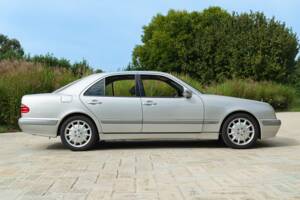 Image 4/50 de Mercedes-Benz E 430 (2000)