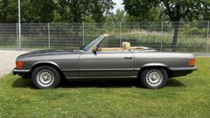 Image 12/24 de Mercedes-Benz 280 SL (1984)