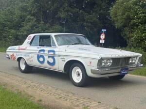 Image 4/22 of Plymouth Sport Fury (1963)