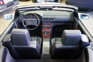 Image 11/38 of Mercedes-Benz 500 SL (1991)