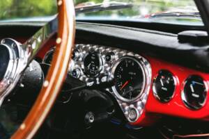 Image 32/50 of MG MGB GT V8 (1977)