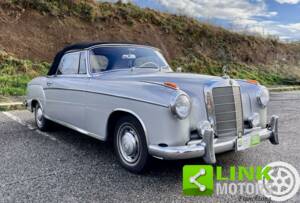 Image 2/10 of Mercedes-Benz 220 SE Cabriolet (1960)