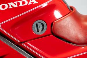 Bild 15/50 von Honda VFR 750R RC 30 (1988)