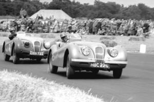 Image 13/50 of Jaguar XK 120 OTS (1950)