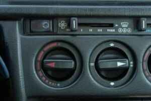 Image 41/50 de Mercedes-Benz 190 E (1988)