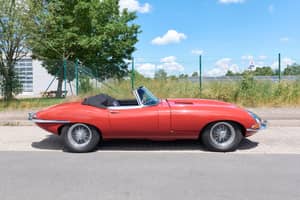 Image 4/80 of Jaguar E-Type 4.2 (1966)