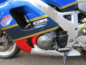 Image 4/41 de Honda CBR 900RR Fireblade (1993)