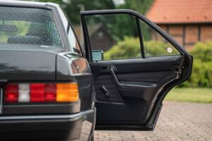 Bild 41/74 von Mercedes-Benz 190 E (1990)