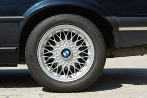 Bild 24/50 von BMW 320i (1989)