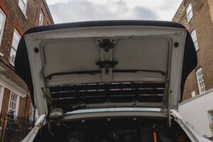 Image 17/33 of Porsche 911 Carrera 3.2 (1988)