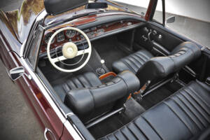 Immagine 30/71 di Mercedes-Benz 220 SE b (1961)