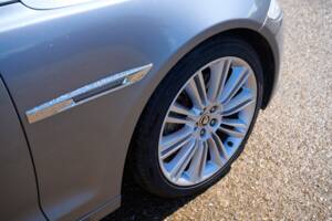 Bild 42/50 von Jaguar XJ 5.0 (2010)
