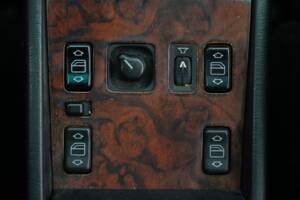 Image 32/49 of Mercedes-Benz 320 E (1993)