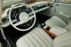 Bild 31/50 von Mercedes-Benz 280 SL (1970)