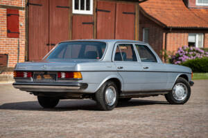 Image 12/38 of Mercedes-Benz 300 D (1981)
