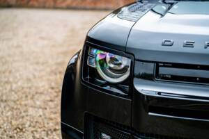Image 16/50 de Land Rover Defender 110 V8 &quot;Bond Edition&quot; (2021)