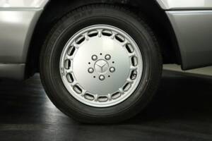 Afbeelding 49/50 van Mercedes-Benz 230 CE (1988)