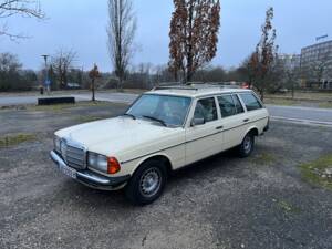 Image 34/36 of Mercedes-Benz 300 TD Turbodiesel (1982)