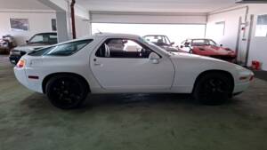 Image 19/39 of Porsche 928 GTS (1995)