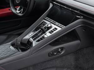 Bild 15/16 von Aston Martin DB12 (2023)