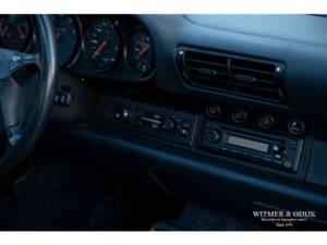 Image 11/33 de Porsche 911 Carrera 4 (1992)