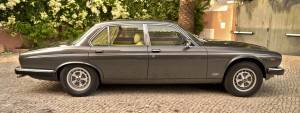 Image 9/50 of Jaguar XJ 12 (1988)