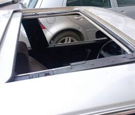 Image 15/51 of BMW 318i (1985)