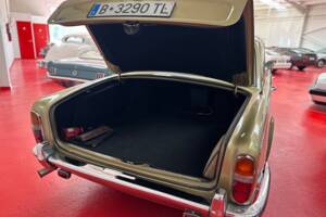 Image 12/23 of Rolls-Royce Silver Shadow I (1975)